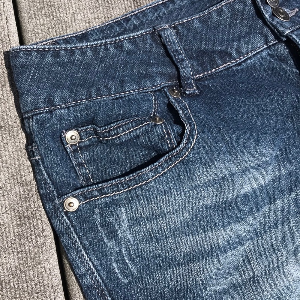 Distressed Jeans - Picture 4 of 6